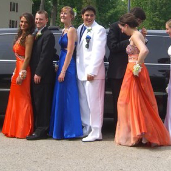 Beautiful prom dress - Picture 3 of 4