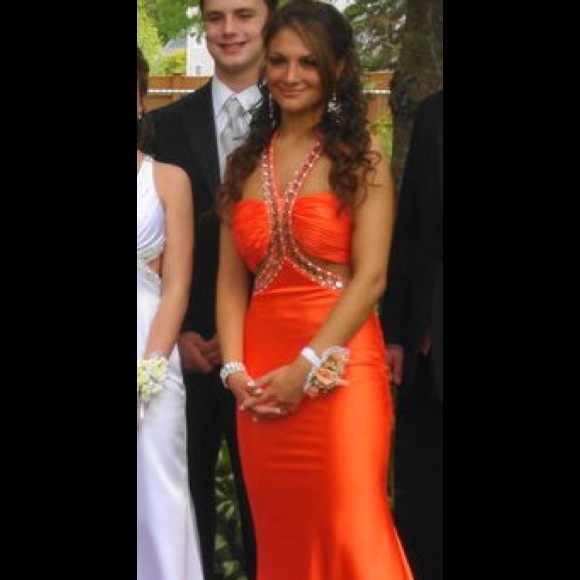 Beautiful prom dress - Picture 4 of 4