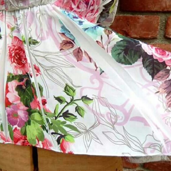 NWOT Beautiful Rose Covered Tank Tunic - Picture 3 of 4