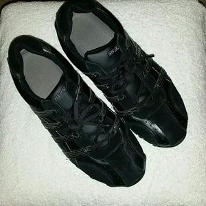 Black skechers/New