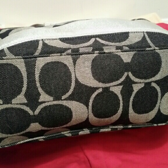 ❌❌SOLD❌❌Authentic~Coach Purse - Picture 3 of 4