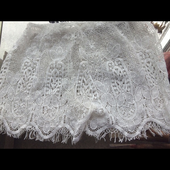 Lace Shorts in White