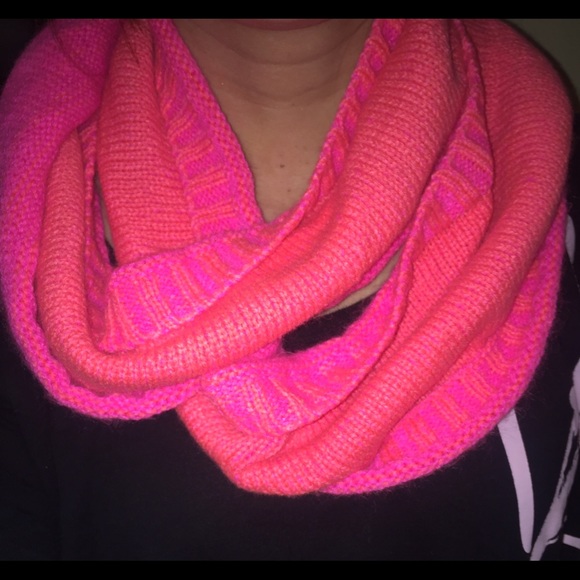 Infinity scarf
