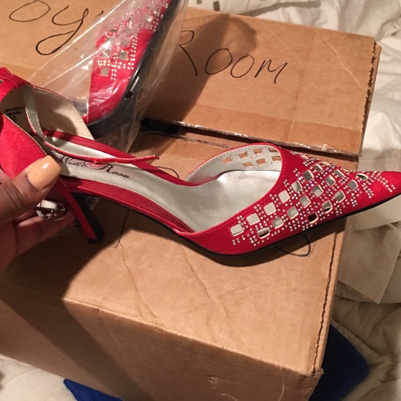 Red dress shoes with rhinestones on the toe - Picture 1 of 4