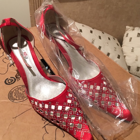 Red dress shoes with rhinestones on the toe - Picture 3 of 4
