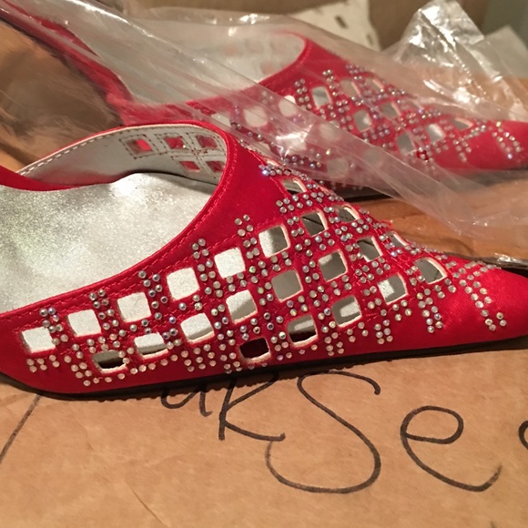Red dress shoes with rhinestones on the toe - Picture 4 of 4