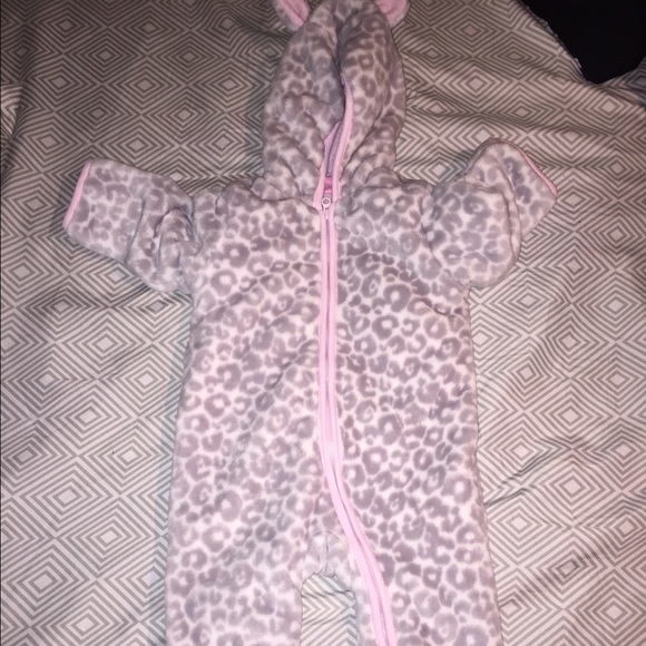 Brand new never worn. My daughter does not fit it.