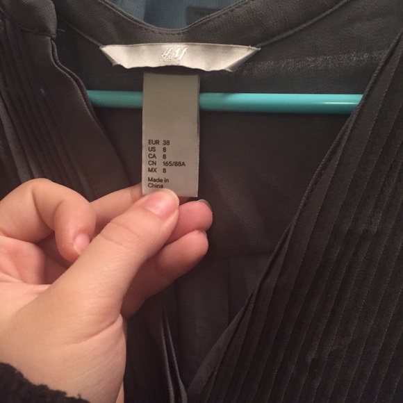 Grey Chiffon Blouse by H&M size 8W NWOT - Picture 3 of 3