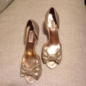 Badgley Mischka gold suede pumps - MADALYN II