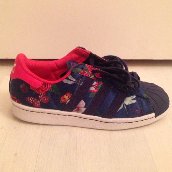 Adidas superstars