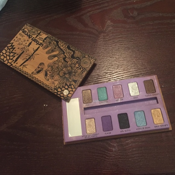 Urban decay eye shadow pallet