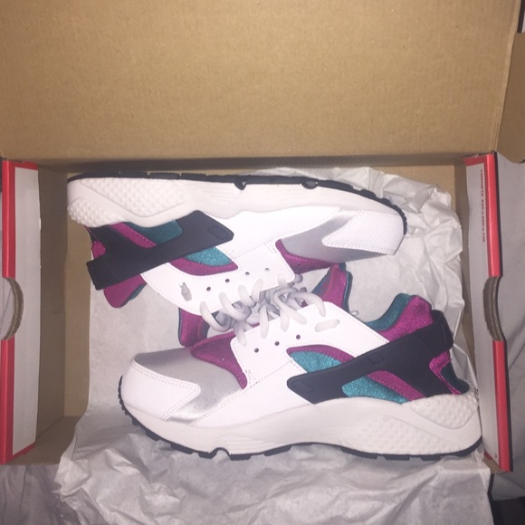 Women's CUSTOMIZED Air Huaraches Run! 🔥