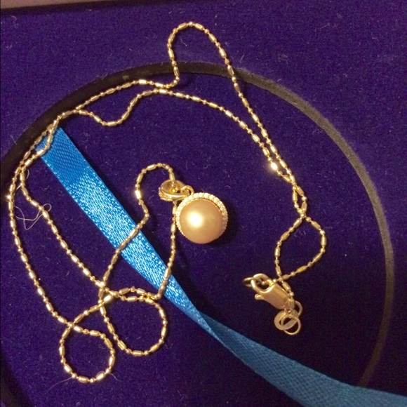 Maui Divers 14K / 31 Diamond Halo Pearl Necklace - Picture 3 of 4