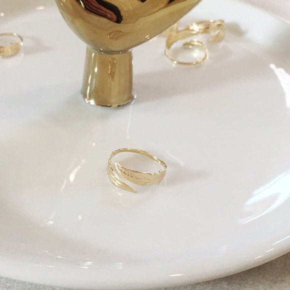 Jewelry - ‼️DONATING‼️ Gold Leaf Ring