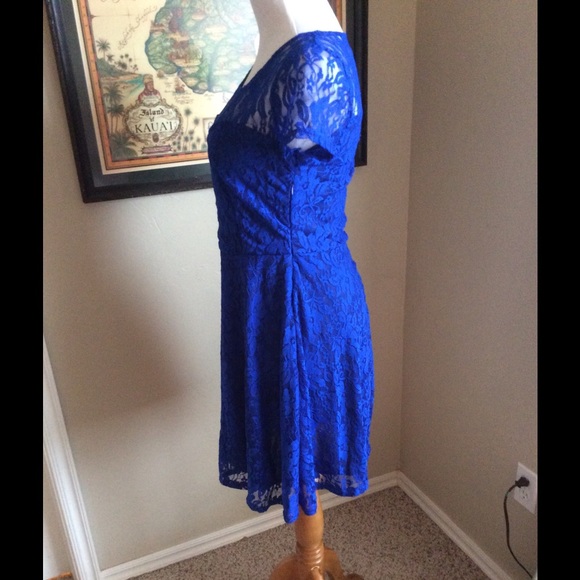 💋💋PRICE REDUCED 7/2 Royal Blue Lace Dress - Picture 3 of 4