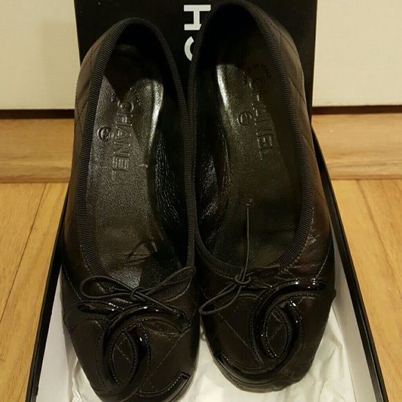Chanel black ballet flat