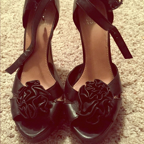 VC floral black heels