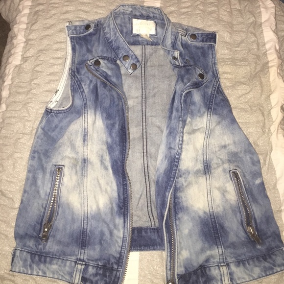 Denim wash vest