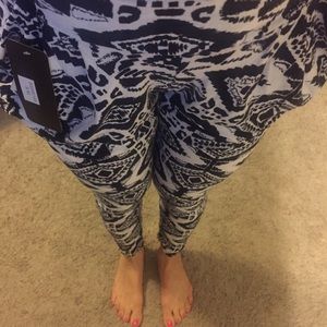 Black and white patterned harem leggings