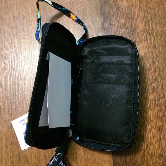 Vera Bradley Carry it all wristlet!(: - Picture 2 of 4