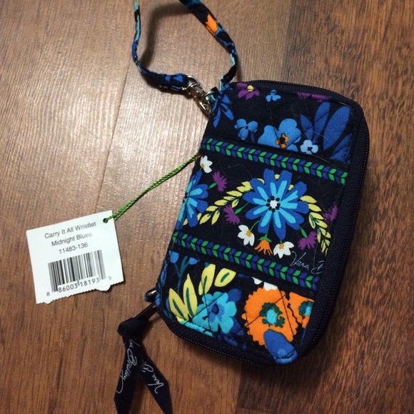 Vera Bradley Carry it all wristlet!(: - Picture 3 of 4