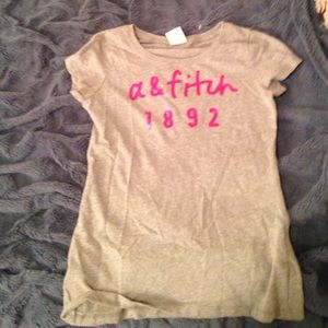 Grey Abercrombie and Fitch t-shirt