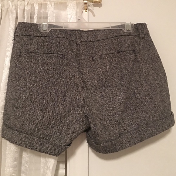 Stylish grey tweed shorts - Picture 2 of 2