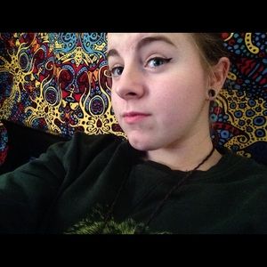 Meet your Posher, Emilee