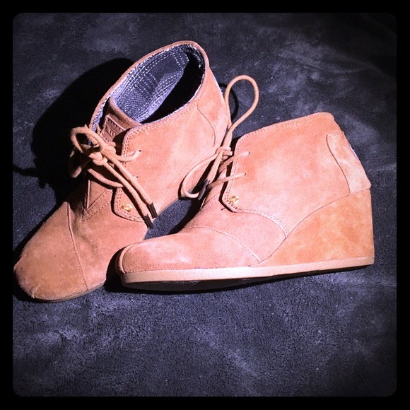 Toms Desert Wedge Tan Size 6.5