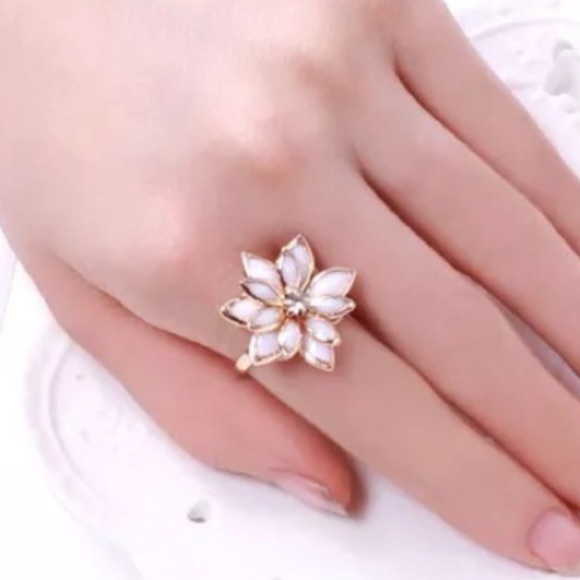 Jewelry - Beautiful Gold Filled Floral CZ Ring
