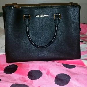 100% authentic Large mk sutton BLACK