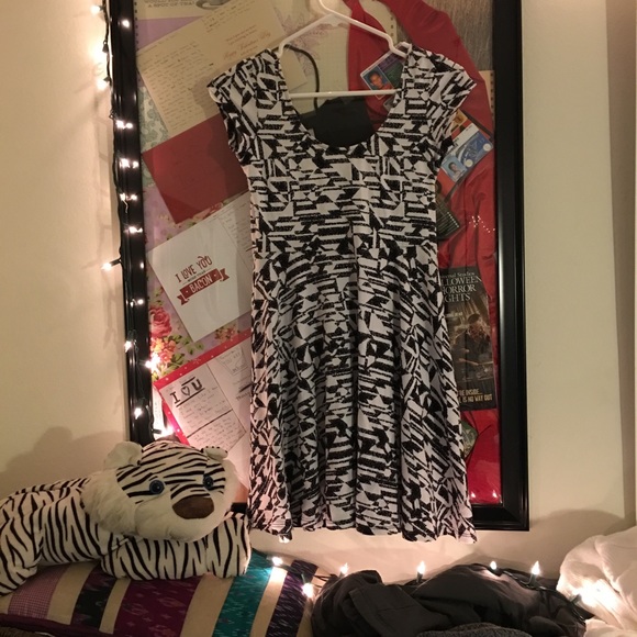 Geometric patterned Kimchi Blue dress😊 - Picture 2 of 3