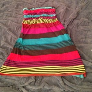 Super cute multi colored strapless dress.