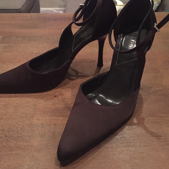 ALDO Shoes - Aldo brown satin pump