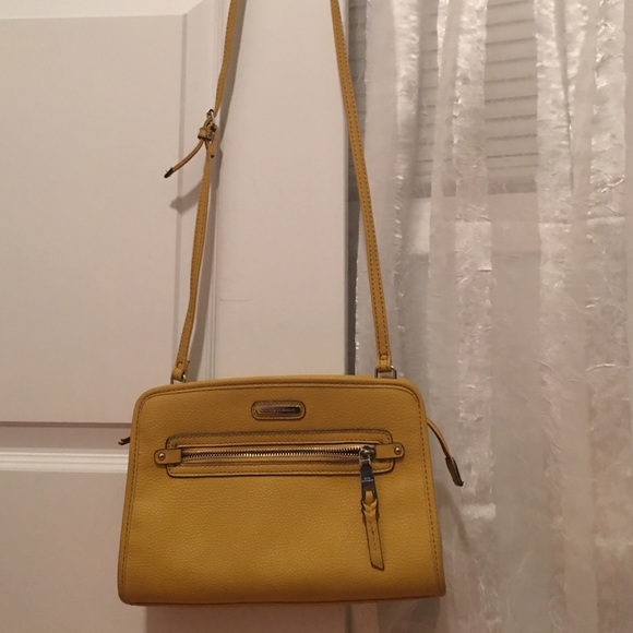 Mustard color cross body purse - Picture 2 of 4