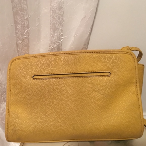 Mustard color cross body purse - Picture 3 of 4