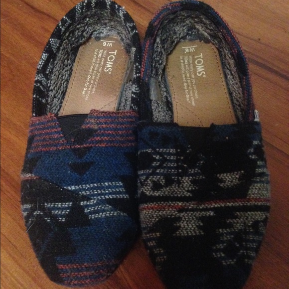 Wool tribal print Toms