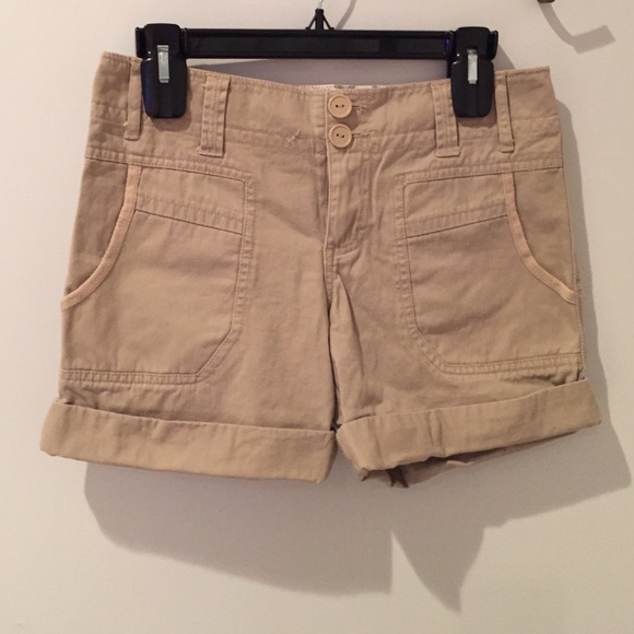 Sanctuary size 26 khaki cargo shorts
