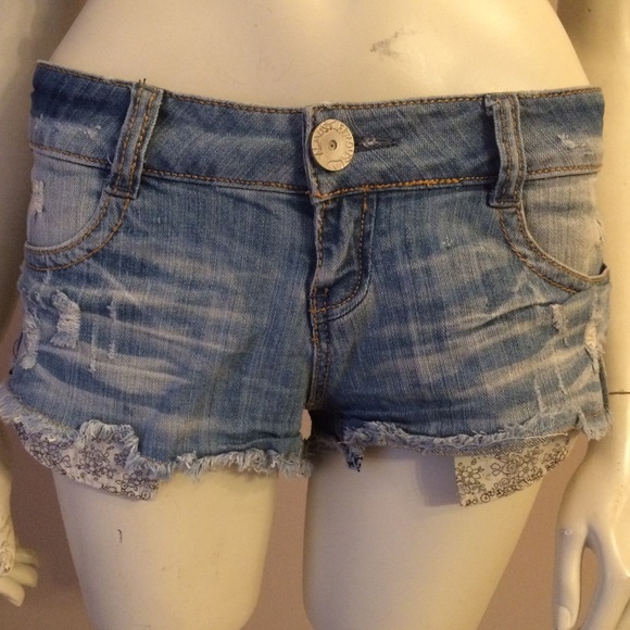 Light distressed wash fade denim shorts
