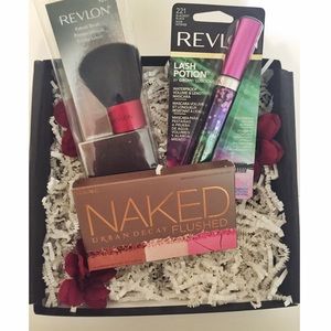 NEW IN BOX Urban Decay Palette & Revlon Set