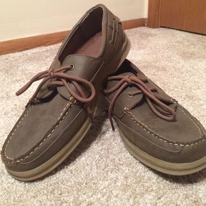 Men's brown boat shoes