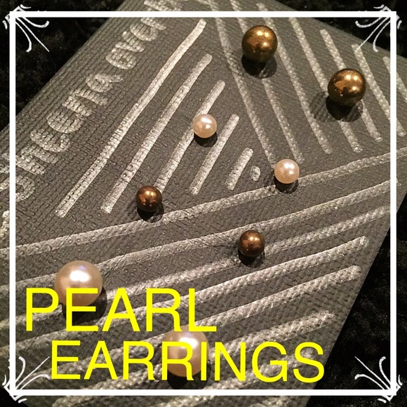 Set of 4 Multicolored Pearl Stud Earrings