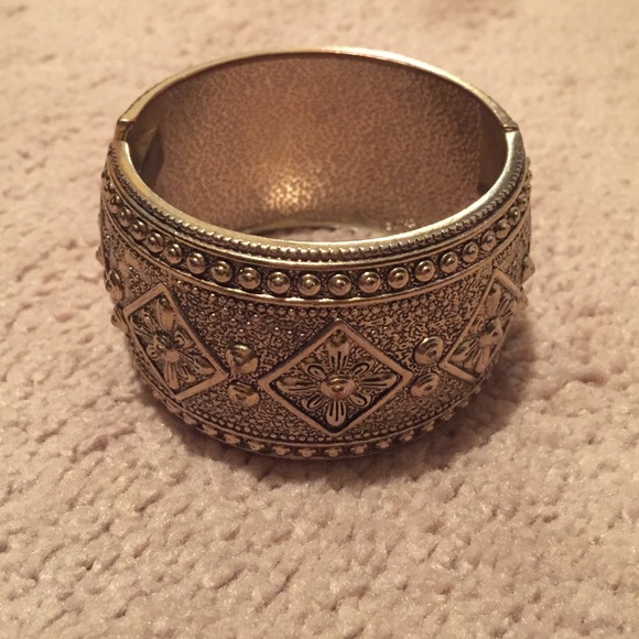 Beautiful Gold Bronze Plated Bracelet!