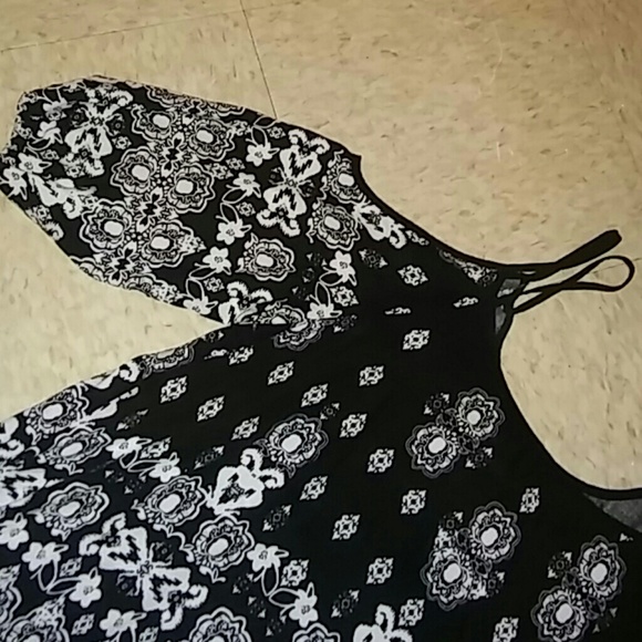 Black-white blouse - Picture 3 of 3