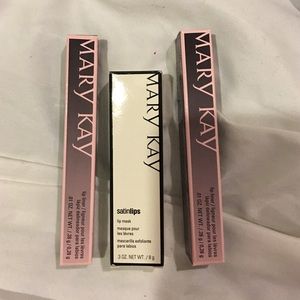 Bundle of 3: lip liners and a satin lips mask