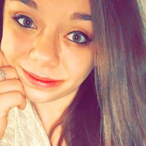 Meet your Posher, Selena