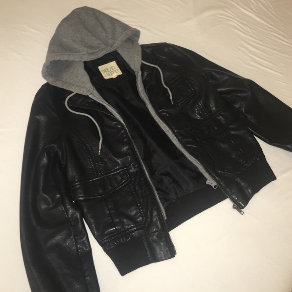 Thread and supply faux leather - Picture 2 of 3