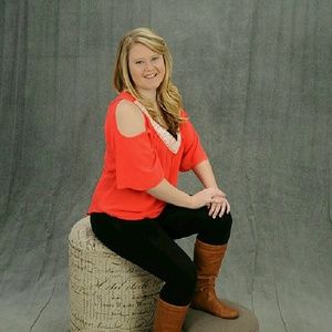 Meet your Posher, Caitlin