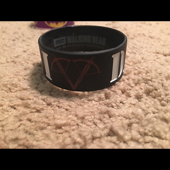 The Walking Dead "I (heart) Daryl" bracelet