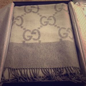 💯% Authentic Gucci Camel Plaid GG Throw